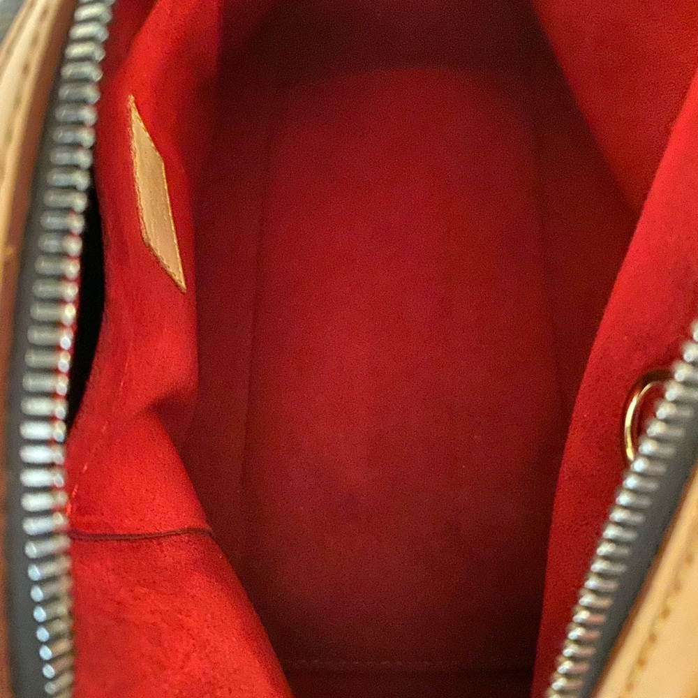 Louis Vuitton Klara handbag - Picture 5 of 8